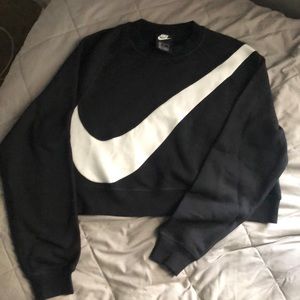 Nike cropped black and white sweatshirt